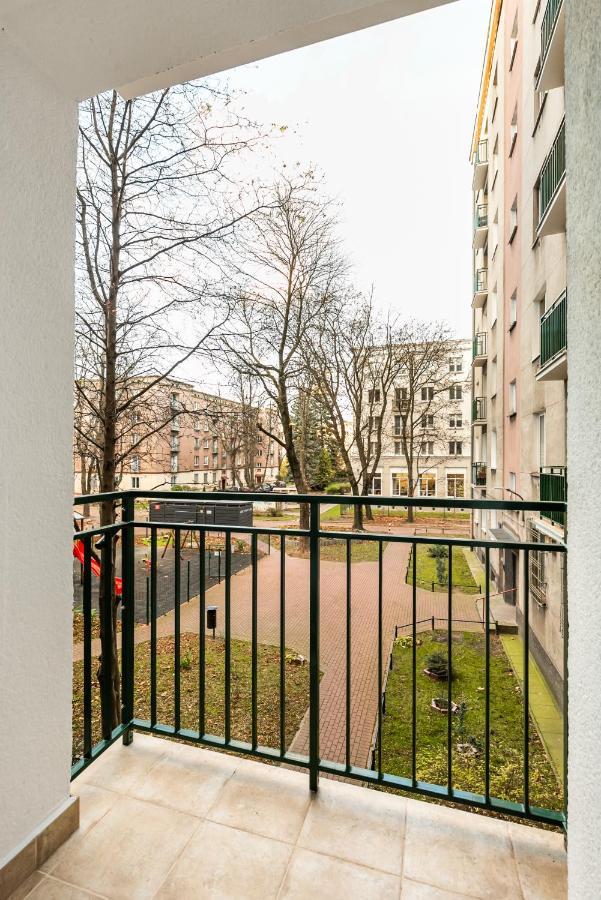 Ochota Sunny Apartment Varşovia Exterior foto