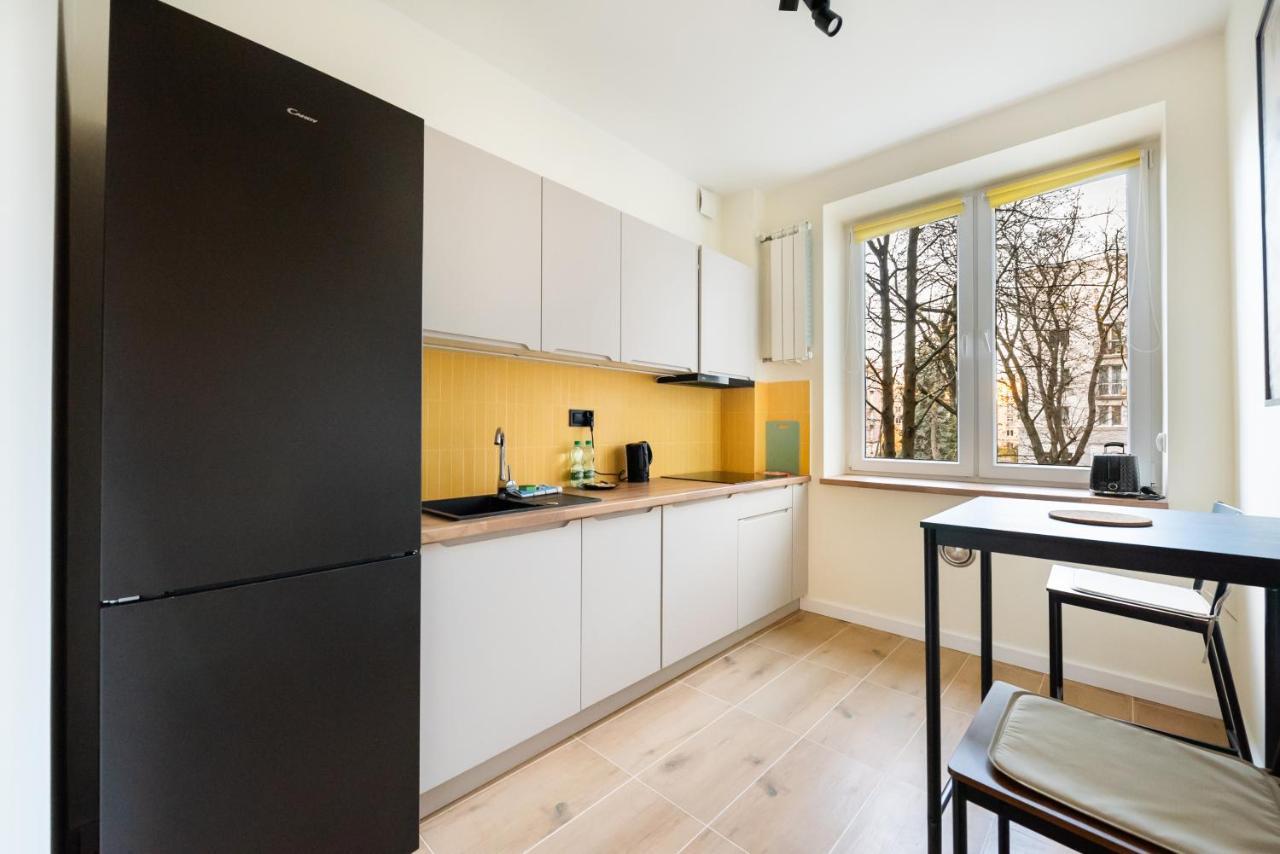 Ochota Sunny Apartment Varşovia Exterior foto