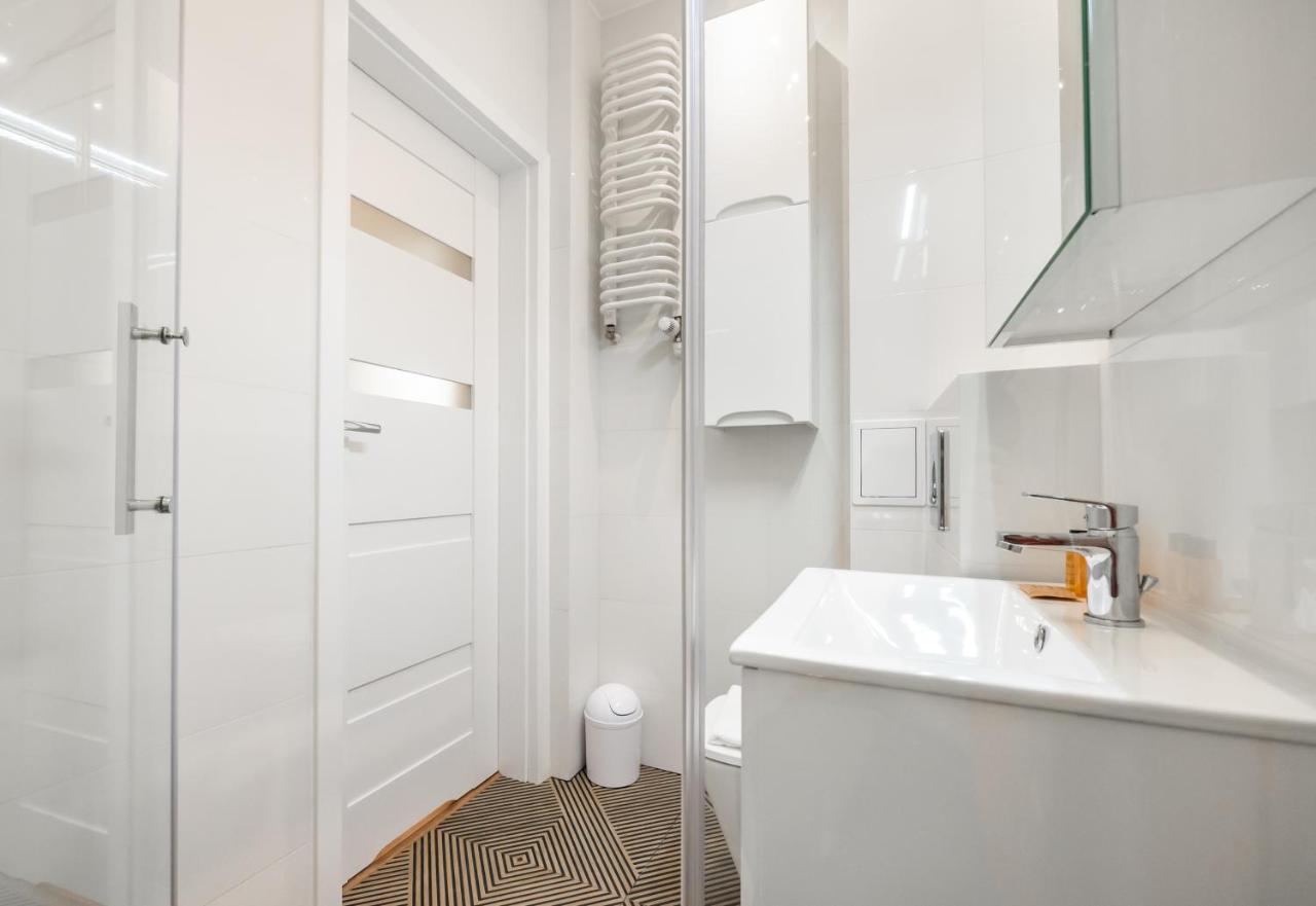 Ochota Sunny Apartment Varşovia Exterior foto