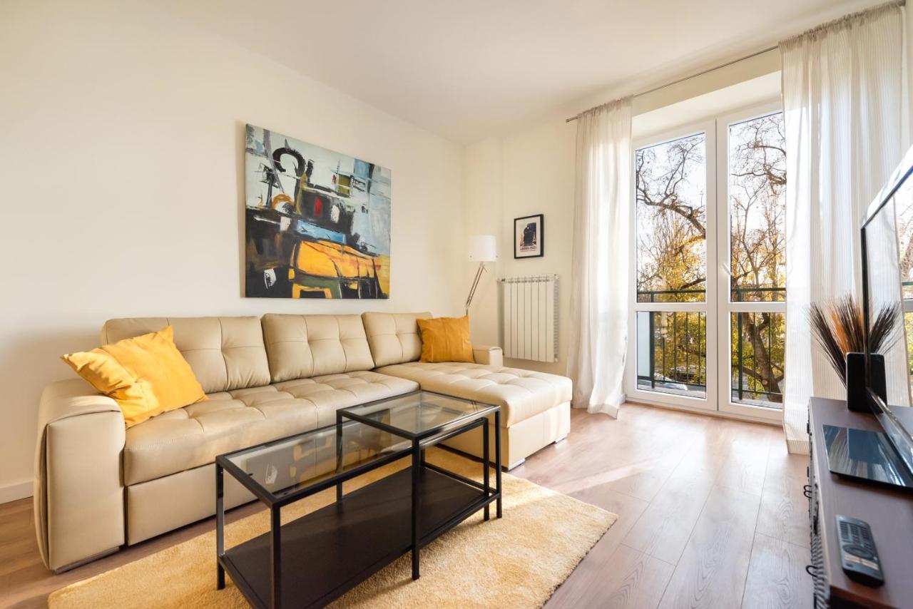 Ochota Sunny Apartment Varşovia Exterior foto