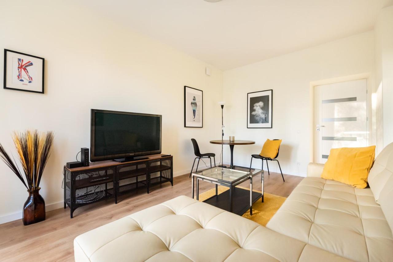 Ochota Sunny Apartment Varşovia Exterior foto